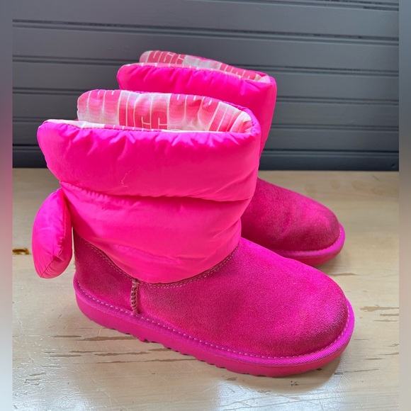 UGG girls bailey bow maxi boots size 3 US 1130756T suede, bright pink, majenta - Picture 1 of 9